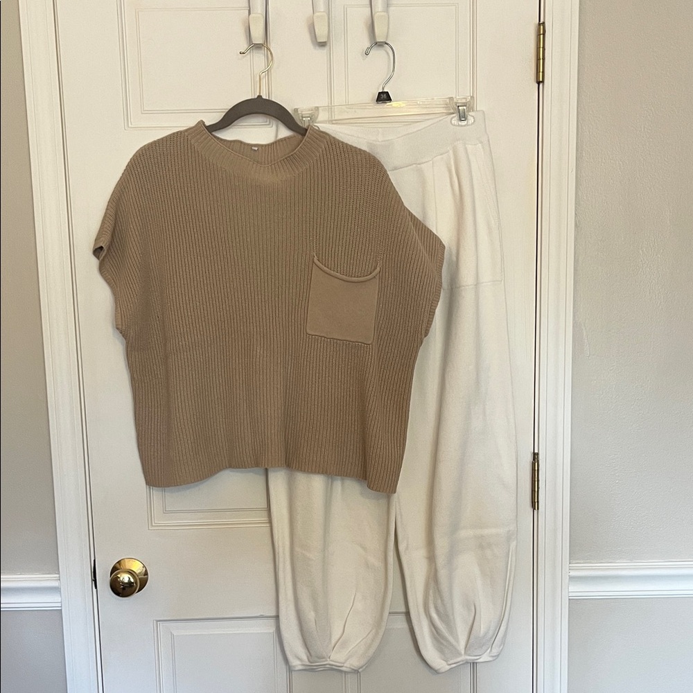Tan Knit Top and White Pants Set | Extra Large